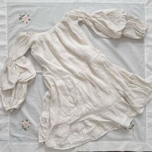 white size XS ruffled long sleeve dress with puff sleeves